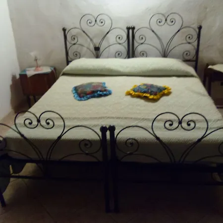 Oda ve Kahvaltı Sa Dom'e Forru 2*