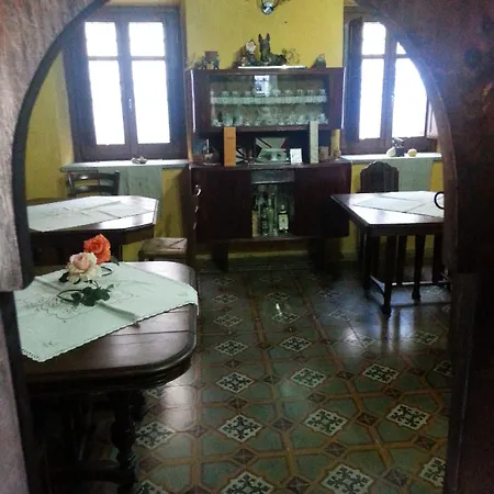 Sa Dom'e Forru Oda ve Kahvaltı 2*