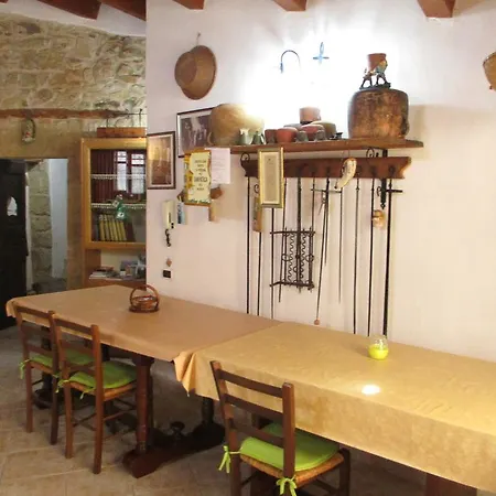 Sa Dom'e Forru Panzió Collinas